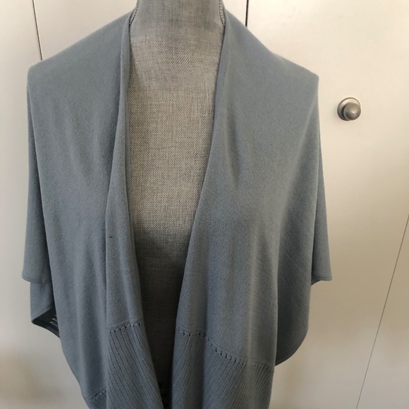 🕔 WRAP GRAY GREAT FOR THOSE COOL NIGHTS SIZE ONE SIZE - Picture 1 of 4